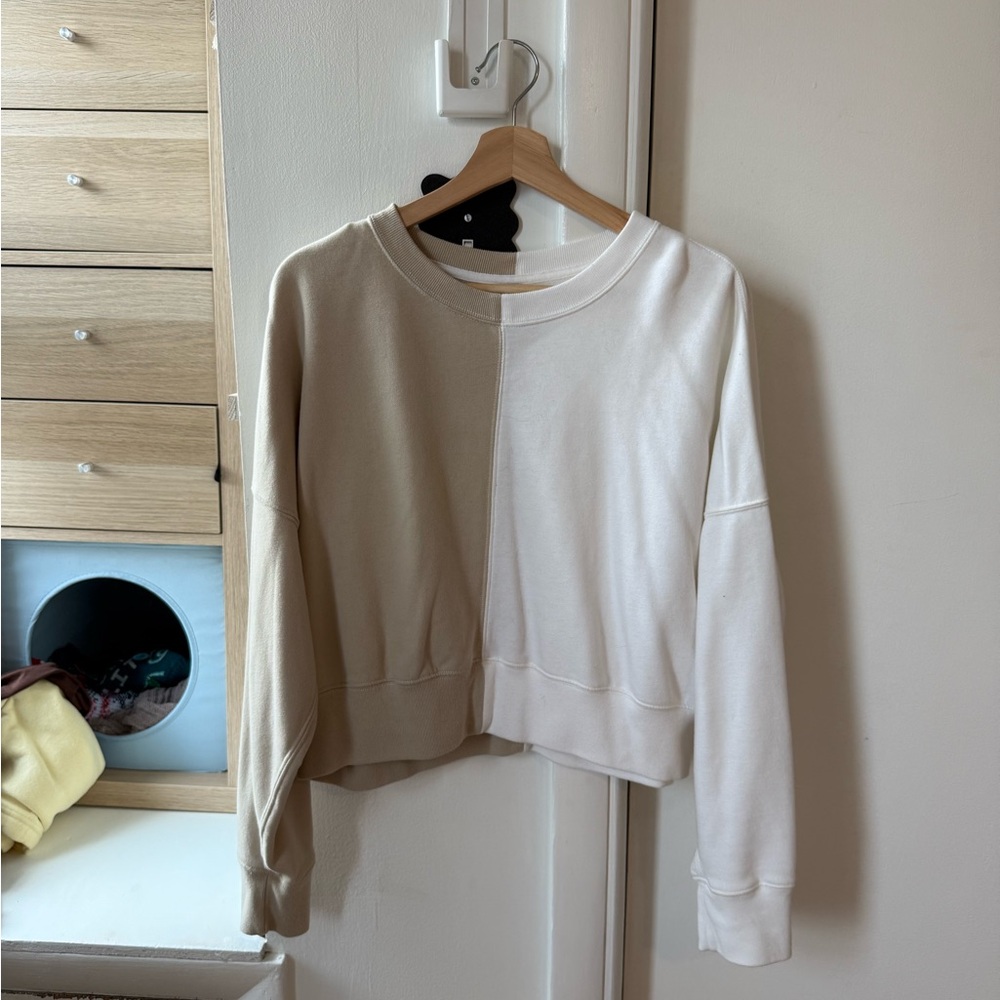 Abercrombie & Fitch Beige and White Sweatshirt